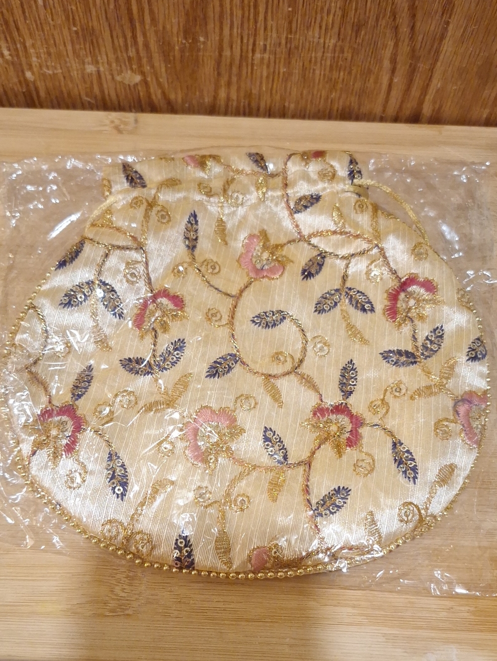 Embroidered Ivory Floral Drawstring Women’s Pouch